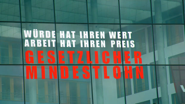 Kampagne für den gesetzlichen Mindestlohn an der ver.di-Bundesverwaltung CC BY 2.0, barockschloss, via Flickr